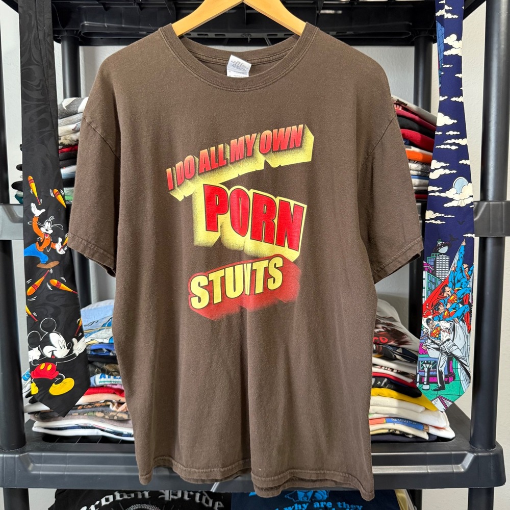 Gildan T-Shirt I Do All My Own Porn Stunts Large Brown